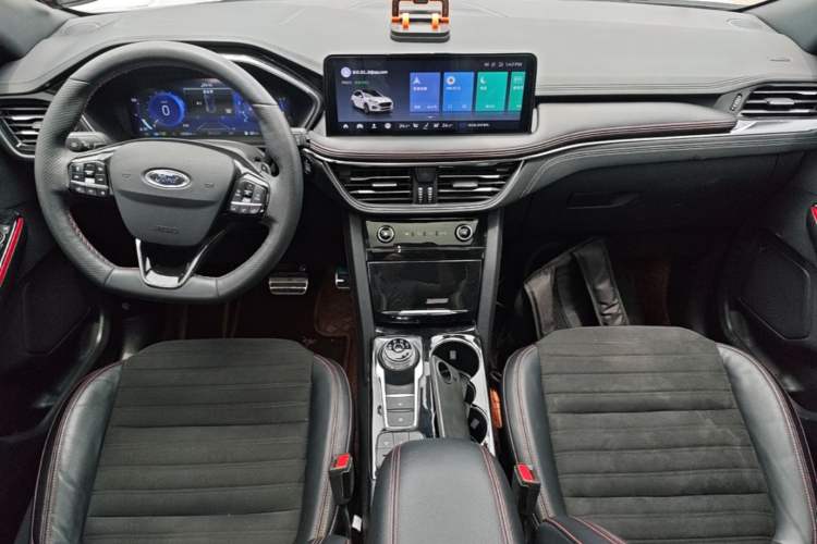 Used Ford Escape 2024 EcoBoost 245 Four-Wheel Drive ST-Line Pro Trim Center Console