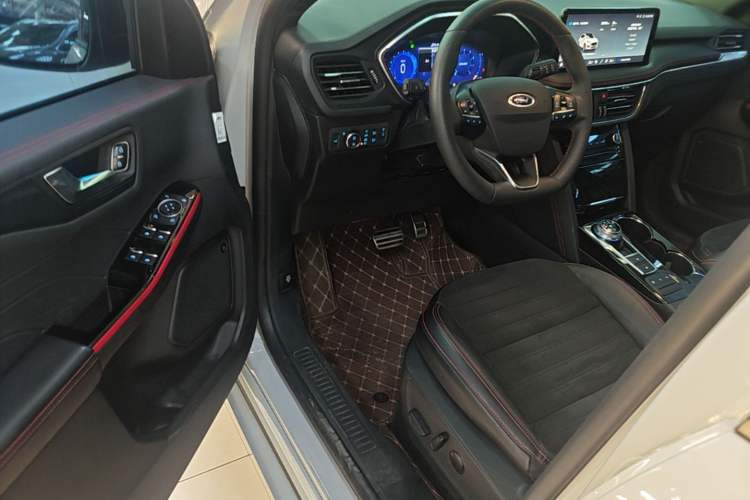 Used Ford Escape 2024 EcoBoost 245 Four-Wheel Drive ST-Line Pro Trim Driver Seat