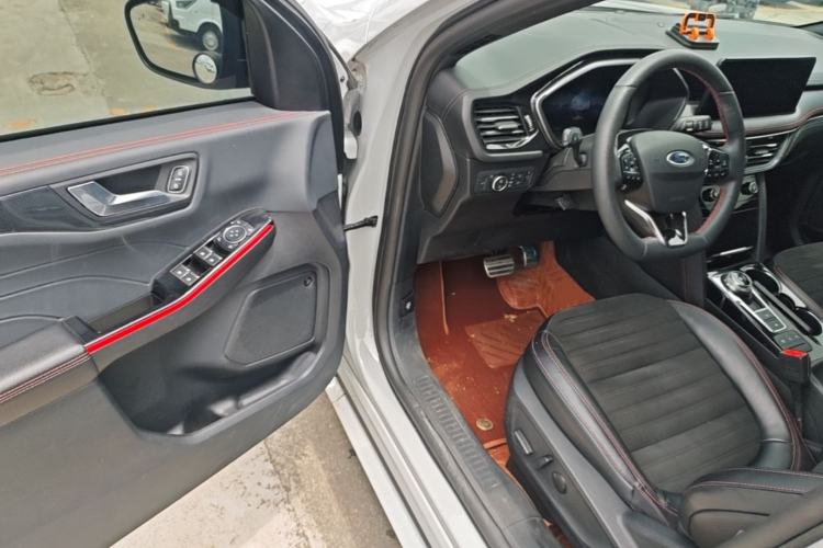 Used Ford Escape 2024 EcoBoost 245 Four-Wheel Drive ST-Line Pro Trim Driver Seat