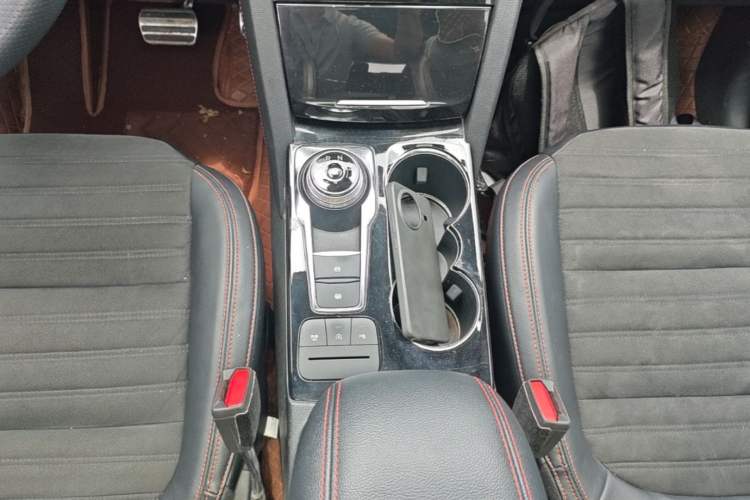 Used Ford Escape 2024 EcoBoost 245 Four-Wheel Drive ST-Line Pro Trim Gear Lever