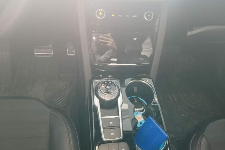 Used Ford Escape 2024 EcoBoost 245 Four-Wheel Drive ST-Line Pro Trim Gear Lever