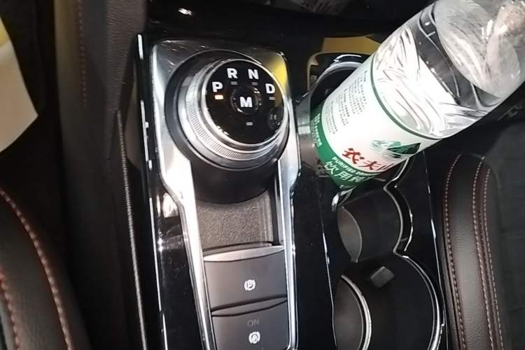 Used Ford Escape 2024 EcoBoost 245 Four-Wheel Drive ST-Line Pro Trim Gear Lever