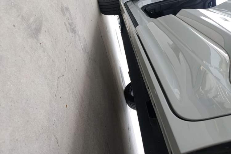 Used Ford Escape 2024 EcoBoost 245 Four-Wheel Drive ST-Line Pro Trim Left Side Sill