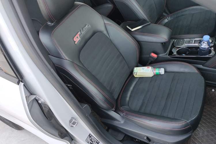 Used Ford Escape 2024 EcoBoost 245 Four-Wheel Drive ST-Line Pro Trim Right Front Seat