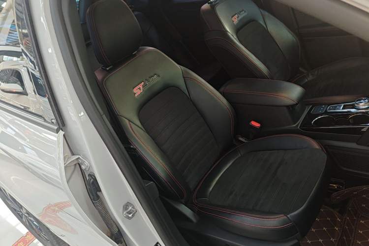 Used Ford Escape 2024 EcoBoost 245 Four-Wheel Drive ST-Line Pro Trim Right Front Seat