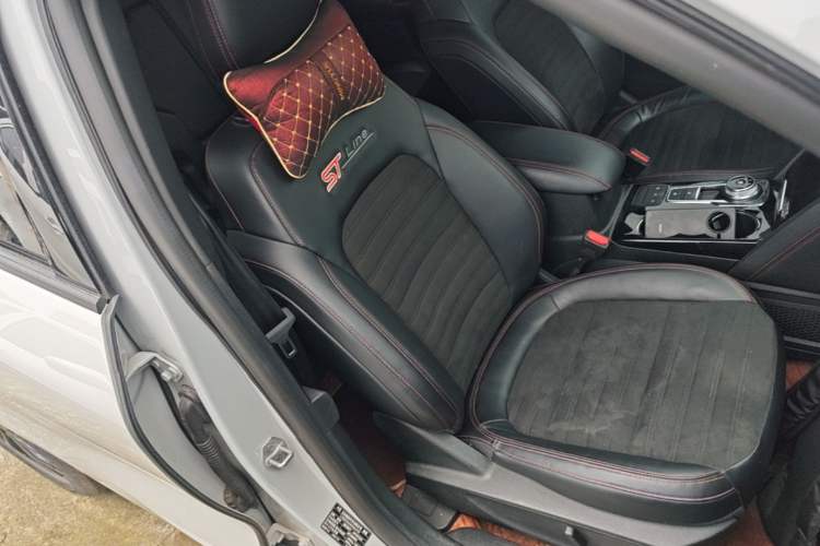 Used Ford Escape 2024 EcoBoost 245 Four-Wheel Drive ST-Line Pro Trim Right Front Seat