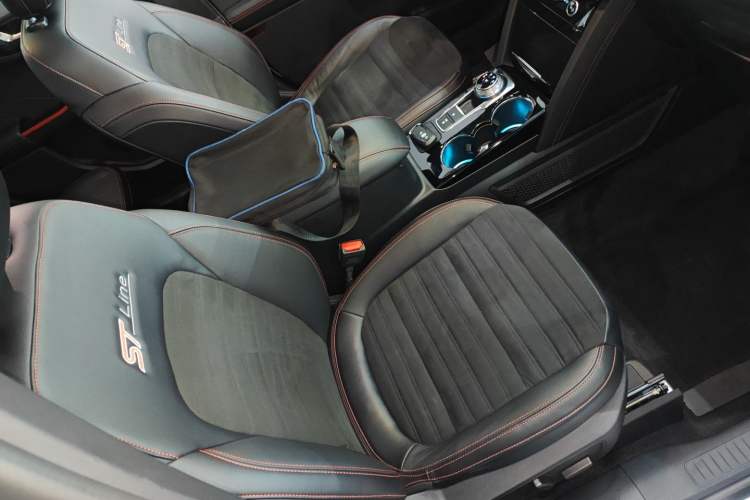 Used Ford Escape 2024 EcoBoost 245 Four-Wheel Drive ST-Line Pro Trim Right Front Seat