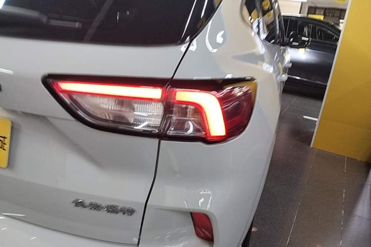 Used Ford Escape 2024 EcoBoost 245 Four-Wheel Drive ST-Line Pro Trim Right Rear Taillight