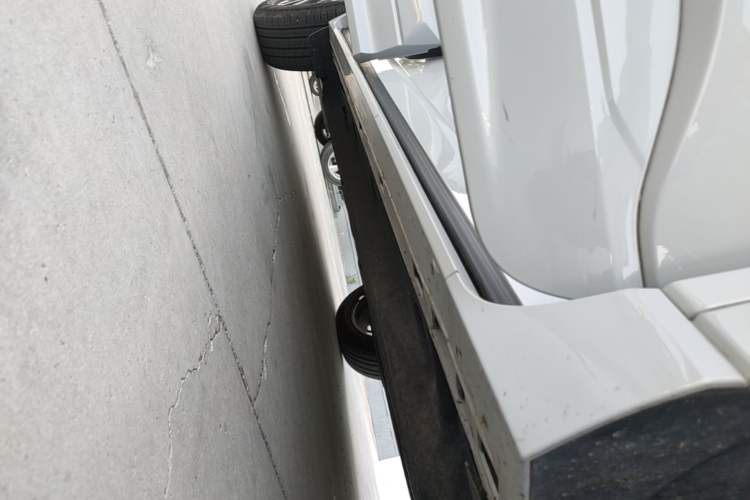 Used Ford Escape 2024 EcoBoost 245 Four-Wheel Drive ST-Line Pro Trim Right Side Sill
