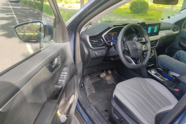 Used Ford Escape 2024 EcoBoost 245 Two-Wheel-Drive Titanium Edition Driver Seat