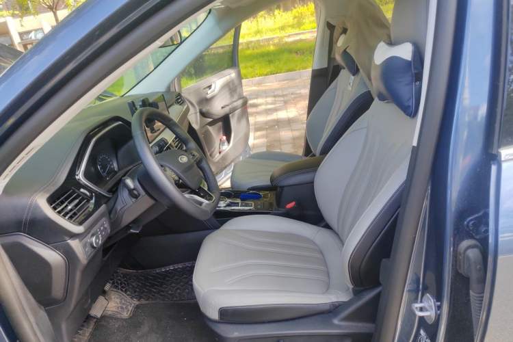 Used Ford Escape 2024 EcoBoost 245 Two-Wheel-Drive Titanium Edition Left Front Seat