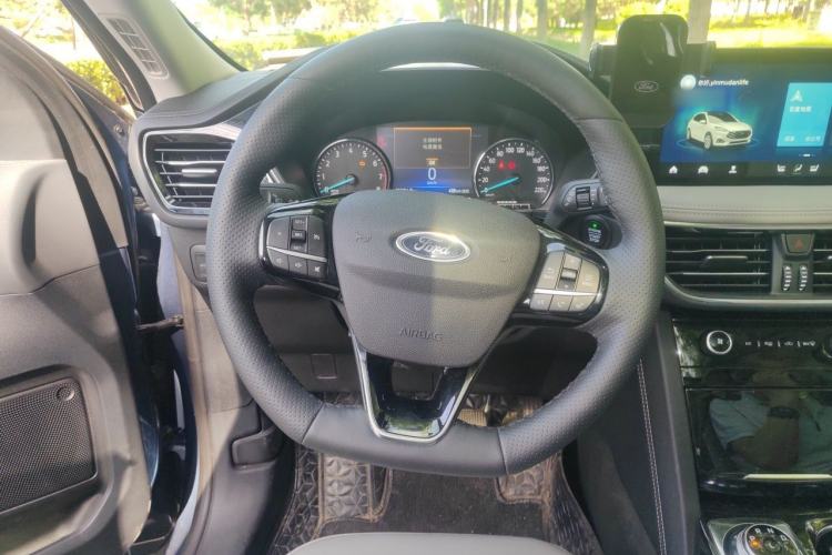 Used Ford Escape 2024 EcoBoost 245 Two-Wheel-Drive Titanium Edition Steering Wheel