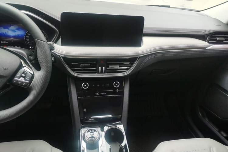 Used Ford Escape 2024 EcoBoost 245 Four-Wheel Drive Prestige Model Audio And AC Panel