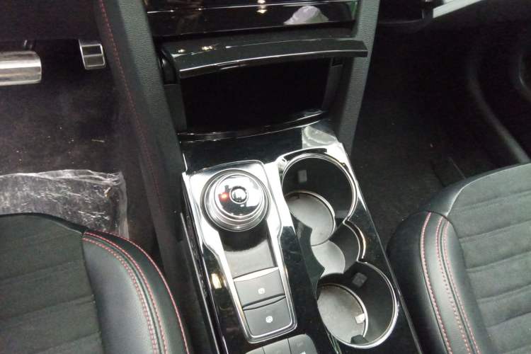 Used Ford Escape 2024 EcoBoost 245 Four-Wheel Drive ST-Line Pro Trim Gear Lever