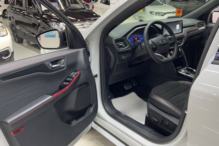 Used Ford Escape 2024 EcoBoost 245 Four-Wheel Drive ST-Line Pro Trim Interior 1