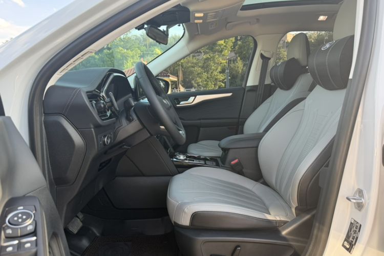 Used Ford Escape 2024 EcoBoost 245 Four-Wheel Drive Prestige Model Interior 3