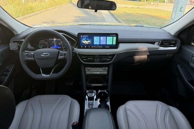Used Ford Escape 2024 EcoBoost 245 Four-Wheel Drive Prestige Model Interior 4