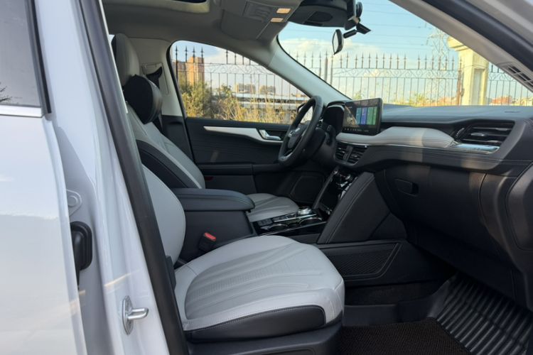 Used Ford Escape 2024 EcoBoost 245 Four-Wheel Drive Prestige Model Interior 5