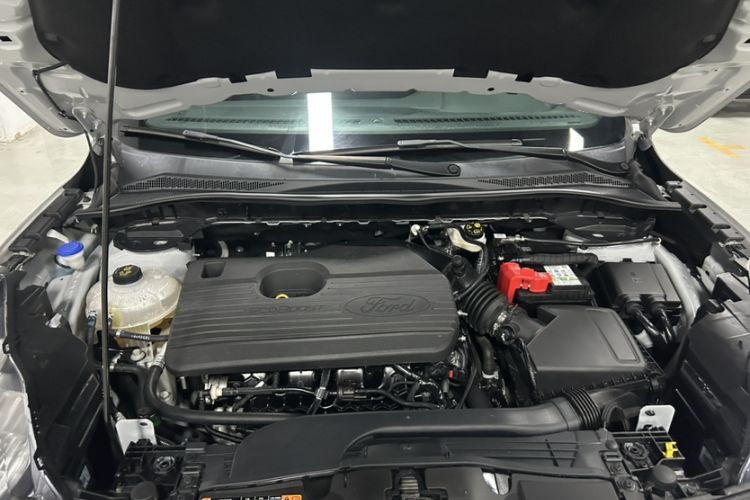 Used Ford Escape 2024 EcoBoost 245 Four-Wheel Drive ST-Line Pro Trim Interior 7