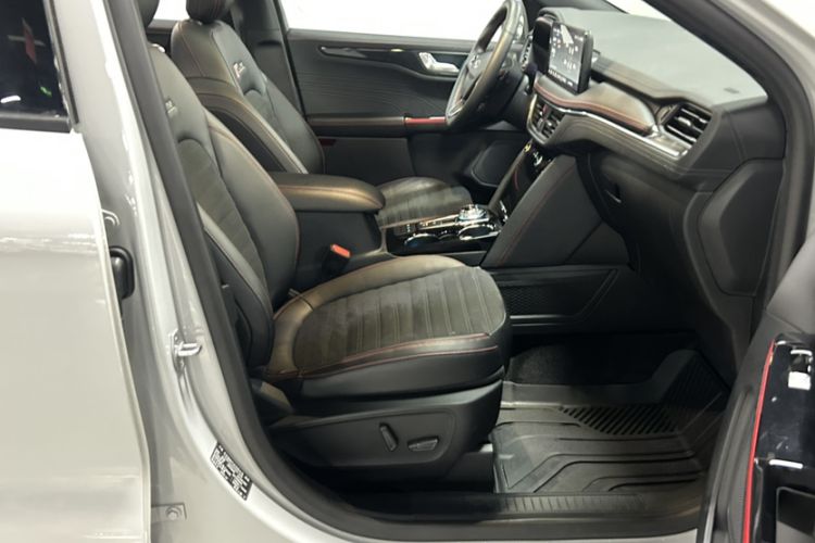 Used Ford Escape 2024 EcoBoost 245 Four-Wheel Drive ST-Line Pro Trim Interior 8