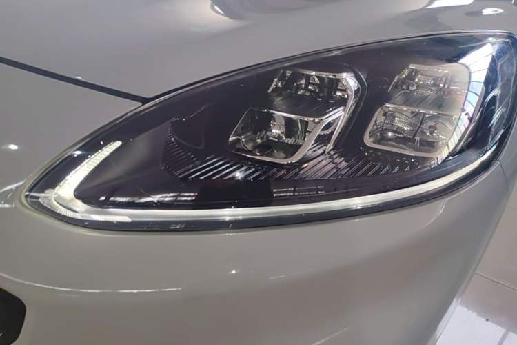 Used Ford Escape 2024 EcoBoost 245 Four-Wheel Drive ST-Line Pro Trim Left Front Headlight