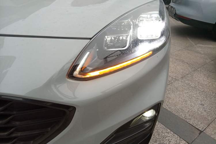 Used Ford Escape 2024 EcoBoost 245 Four-Wheel Drive ST-Line Pro Trim Left Front Headlight