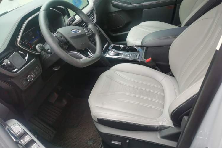 Used Ford Escape 2024 EcoBoost 245 Four-Wheel Drive Prestige Model Left Front Seat
