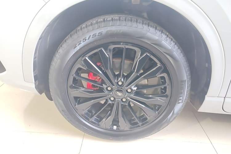 Used Ford Escape 2024 EcoBoost 245 Four-Wheel Drive ST-Line Pro Trim Left Front Wheel Hub