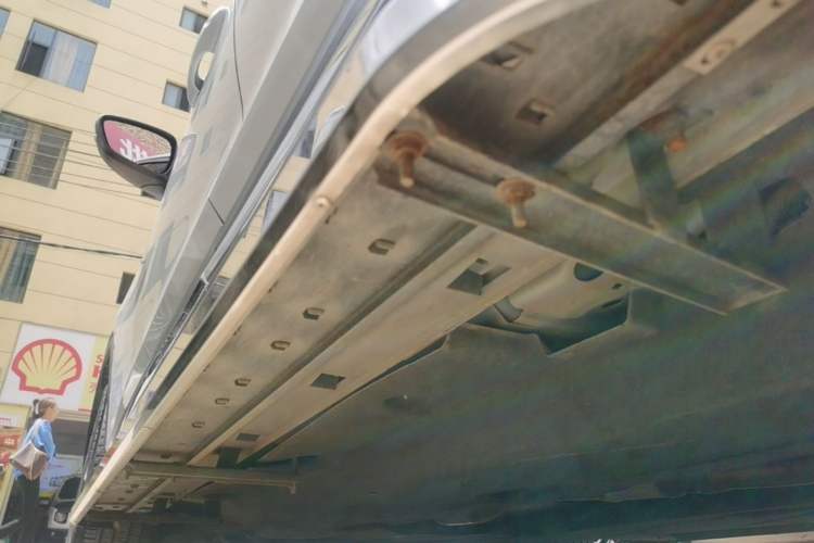 Used Ford Escape 2024 EcoBoost 245 Four-Wheel Drive Prestige Model Left Side Sill