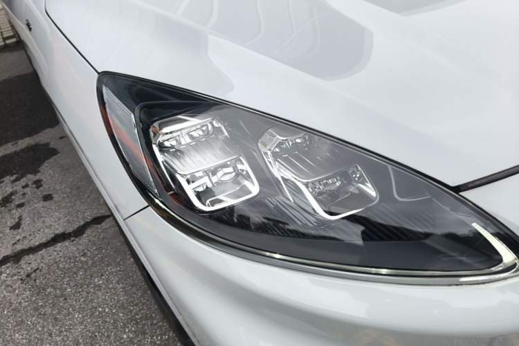 Used Ford Escape 2024 EcoBoost 245 Four-Wheel Drive ST-Line Pro Trim Right Front Headlight