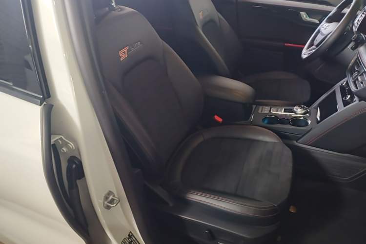 Used Ford Escape 2024 EcoBoost 245 Four-Wheel Drive ST-Line Pro Trim Right Front Seat