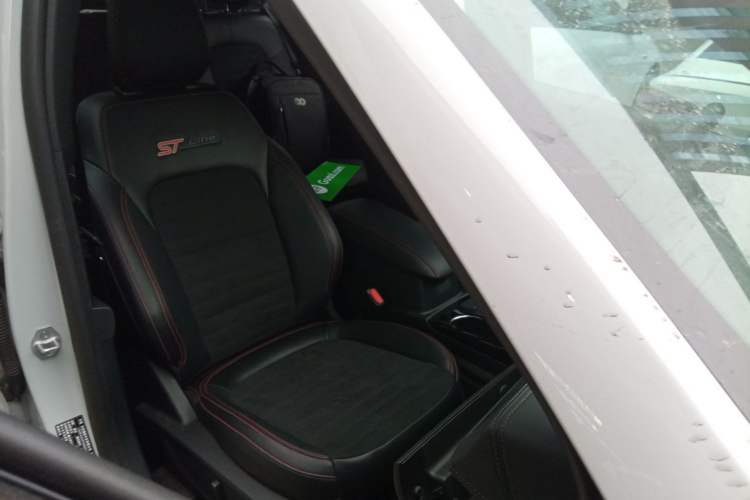 Used Ford Escape 2024 EcoBoost 245 Four-Wheel Drive ST-Line Pro Trim Right Front Seat