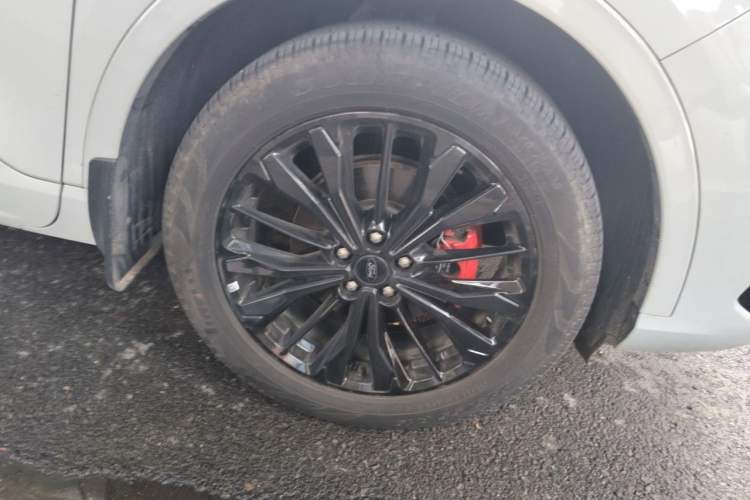 Used Ford Escape 2024 EcoBoost 245 Four-Wheel Drive ST-Line Pro Trim Right Front Wheel Hub