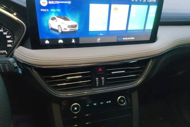 Used Ford Escape 2024 EcoBoost 245 Two-Wheel-Drive Comfort Edition Audio And AC Panel