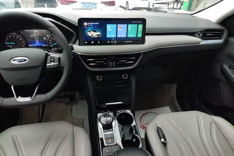 Used Ford Escape 2024 EcoBoost 245 Two-Wheel-Drive Titanium Edition Audio And AC Panel