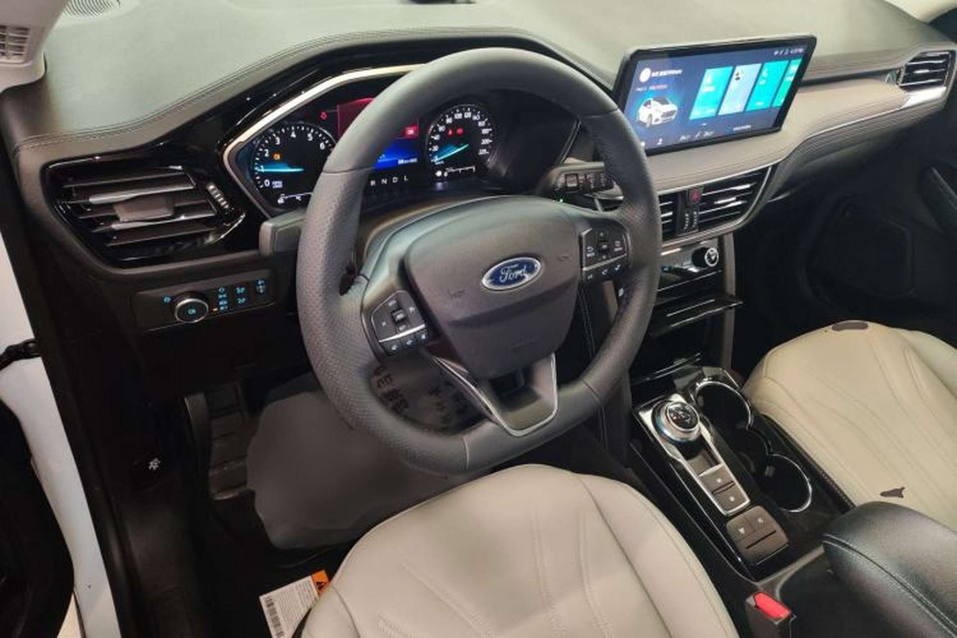Used Ford Escape 2024 EcoBoost 245 Two-Wheel-Drive Comfort Edition Center Console