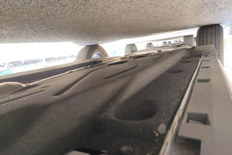 Used Ford Escape 2024 EcoBoost 245 Two-Wheel-Drive Titanium Edition Chassis Front Right