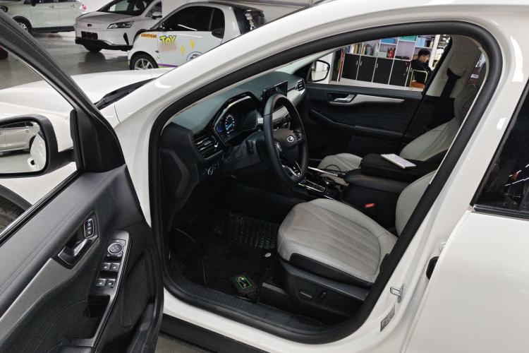Used Ford Escape 2024 EcoBoost 245 Two-Wheel-Drive Titanium Edition Driver Seat