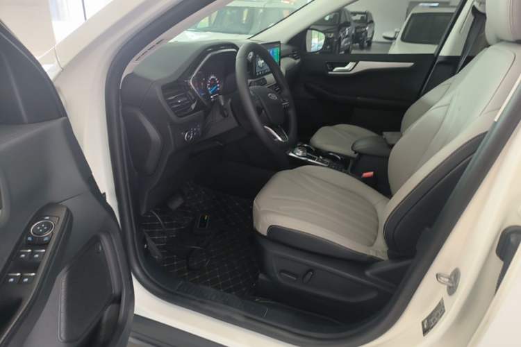 Used Ford Escape 2024 EcoBoost 245 Two-Wheel-Drive Comfort Edition Driver Seat