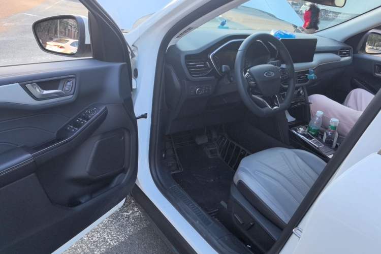 Used Ford Escape 2024 EcoBoost 245 Four-Wheel Drive Prestige Model Driver Seat