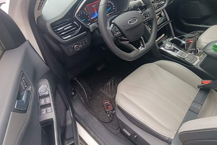 Used Ford Escape 2024 EcoBoost 245 Four-Wheel Drive Prestige Model Driver Seat