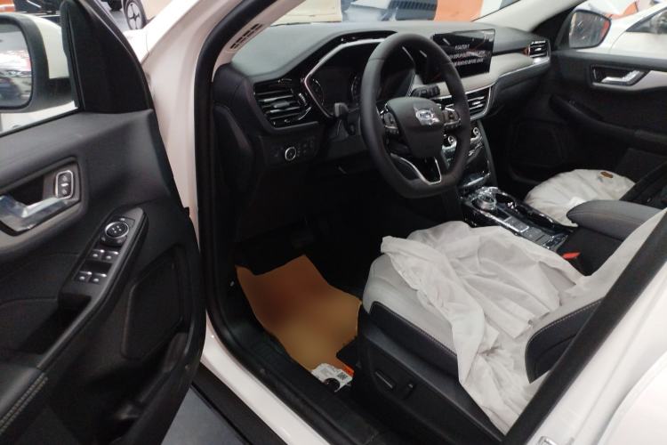 Used Ford Escape 2024 EcoBoost 245 Two-Wheel-Drive Titanium Edition Driver Seat