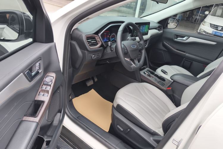 Used Ford Escape 2024 EcoBoost 245 Two-Wheel-Drive Comfort Edition Driver Seat