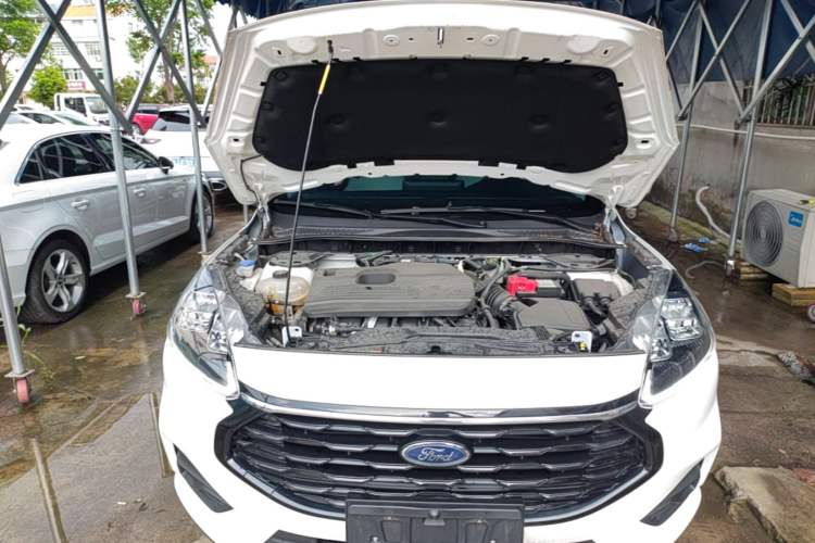 Used Ford Escape 2024 EcoBoost 245 Two-Wheel-Drive Titanium Edition Engine Bay