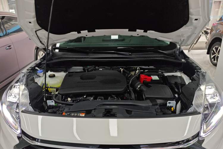 Used Ford Escape 2024 EcoBoost 245 Two-Wheel-Drive Titanium Edition Engine Bay