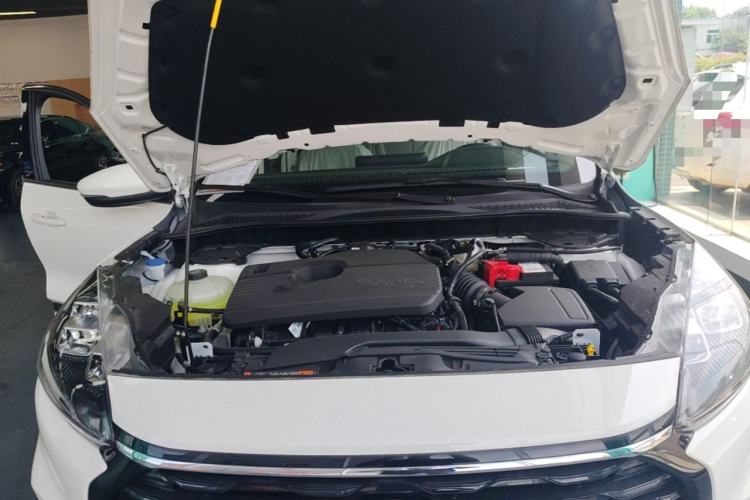Used Ford Escape 2024 EcoBoost 245 Two-Wheel-Drive Titanium Edition Engine Bay