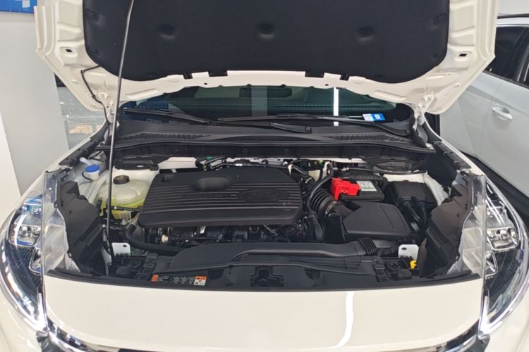 Used Ford Escape 2024 EcoBoost 245 Two-Wheel-Drive Titanium Edition Engine Bay