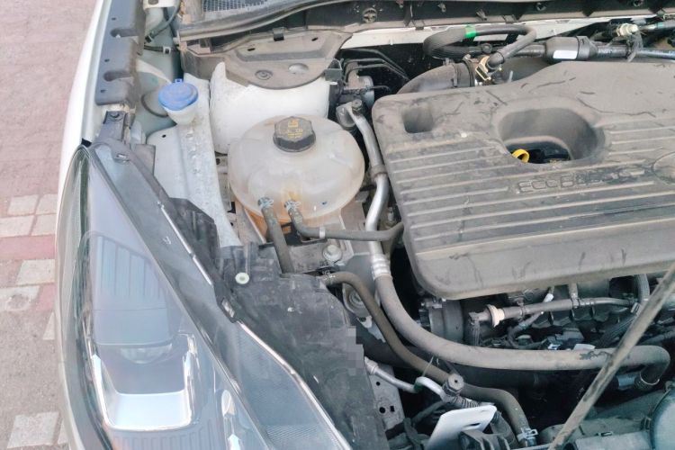 Used Ford Escape 2024 EcoBoost 245 Two-Wheel-Drive Comfort Edition Engine Bay Right