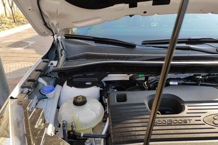 Used Ford Escape 2024 EcoBoost 245 Two-Wheel-Drive Titanium Edition Engine Bay Right
