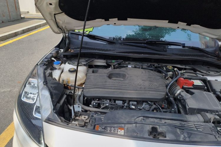 Used Ford Escape 2024 EcoBoost 245 Two-Wheel-Drive Titanium Edition Engine Bay Right
